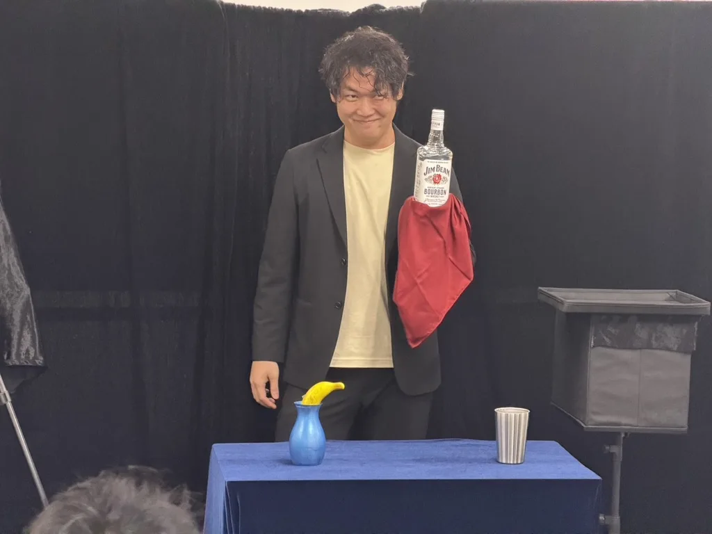 ボトルを取り出す場面